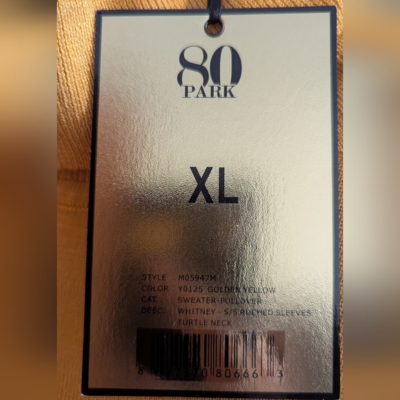 80 Park Short Sleeve Sweater - Picture 6 of 6